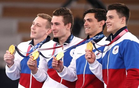 Гимнасты России выиграли золото в команде на Олимпиаде в Токио