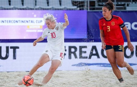 Женская сборная России уступила Испании в Кубке по пляжному футболу