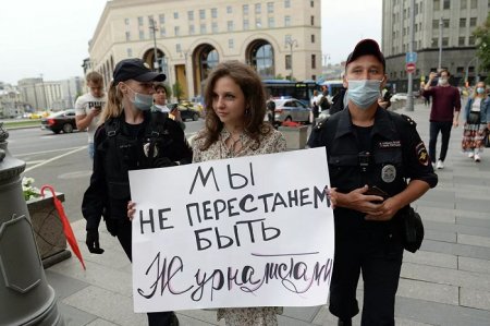 Пикетчики, поддержавшие СМИ-иноагенты, задержаны у здания ФСБ  