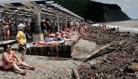 Купальный сезон закрыли туристам на море в российском курорте 