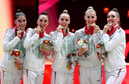 Российские гимнастки выиграли групповое многоборье на ЧМ 2021