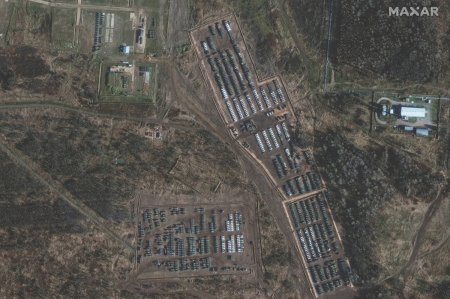 Politico опубликовало снимки скопления военной техники РФ у Ельни