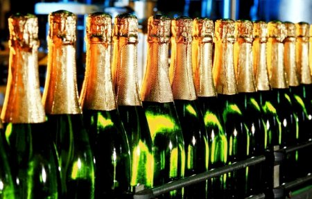 Шампанское и игристые вина определило в рейтинг Роскачество