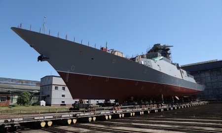 Военный корабль загорелся на заводе "Северная верфь" в Петербурге