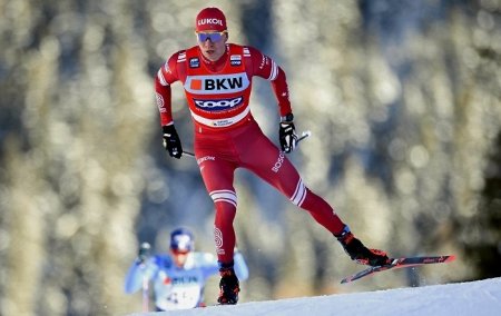 Большунов завоевал серебро в масс-старте на "Тур де Ски"