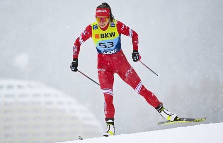 Лыжница Наталья Непряева выиграла спринт на "Тур де Ски"