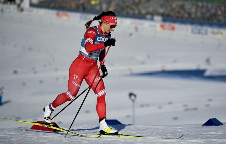 Наталья Непряева выиграла масс-старт на "Тур де Ски" 2022