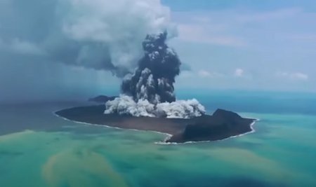 Извержение вулкана Хунга-Тонга с цунами всполошило весь мир