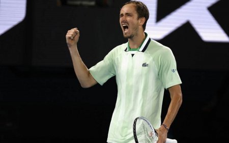 Теннисист Даниил Медведев прошел в полуфинал Australian Open