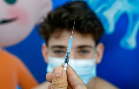 Вакцинация детей в Петербурге и Ленобласти от COVID-19 начинается