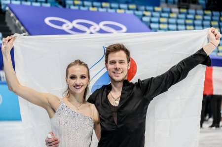 Синицина и Кацалапов завоевали серебро в танцах на льду на Олимпиаде