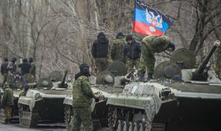 Донбасс обстреливают. Мужчин ДНР и ЛНР призвали на войну 