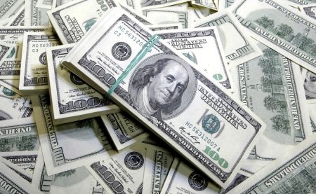 США запретили поставлять в Россию банкноты долларов