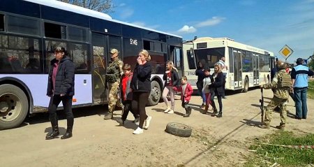 Минобороны РФ:  С "Азовстали" эвакуировали 80 гражданских лиц
