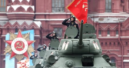 Военный парад прошел на Красной площади в Москве к 77-летию Победы