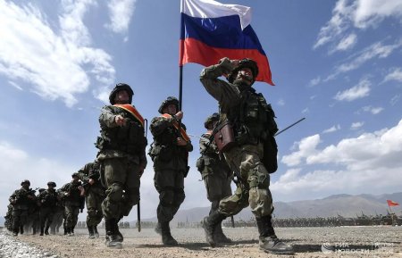 Шойгу: В России создадут 12 новых воинских частей в Западном военном округе