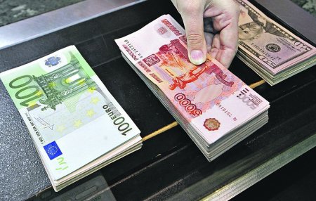 ЦБ РФ начал тайно скупать валюту у определённых компаний