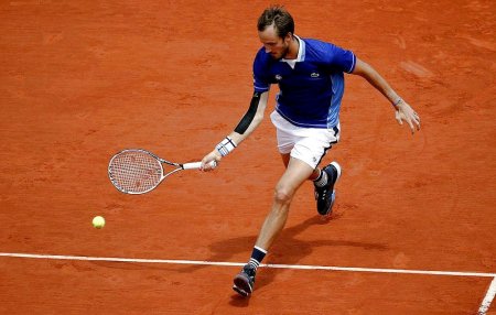 Теннисисты Кудерметова и Медведев вышли в 4-й круг Roland Garros