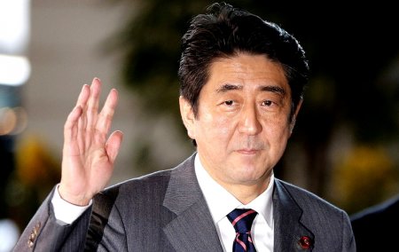 Экс-премьер Японии Синдзо Абэ умер после покушения