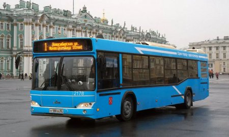 Петербуржцы считают кривыми и непродуманными новые автобусные маршруты Смольного