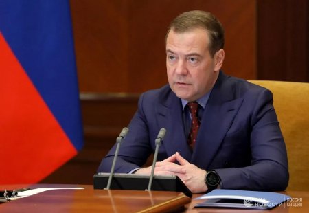 Медведев сделал заявления о принципах внешней политики России