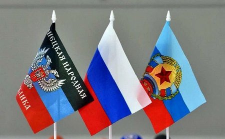 Флаги ДНР, ЛНР, Россия
