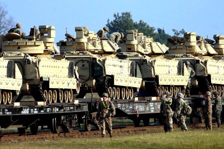 Поезд НАТО с танками