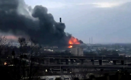 Пожар на ТЭЦ №5 в Киеве после ракетного удара 9 марта 2023