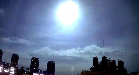 Вспышка в небе 19 апреля 2023. Киев