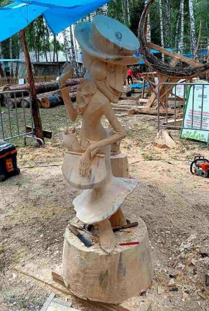 Праздник топора 2023. Фигура из дерева Шипокляк