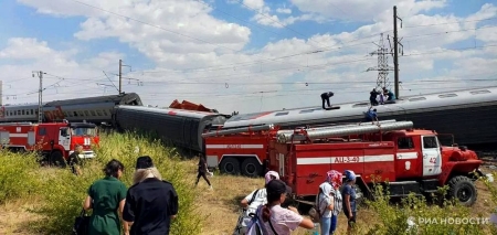 Место крушения поезда Казань — Адлер в Волгоградской области 29 июля 2024 года